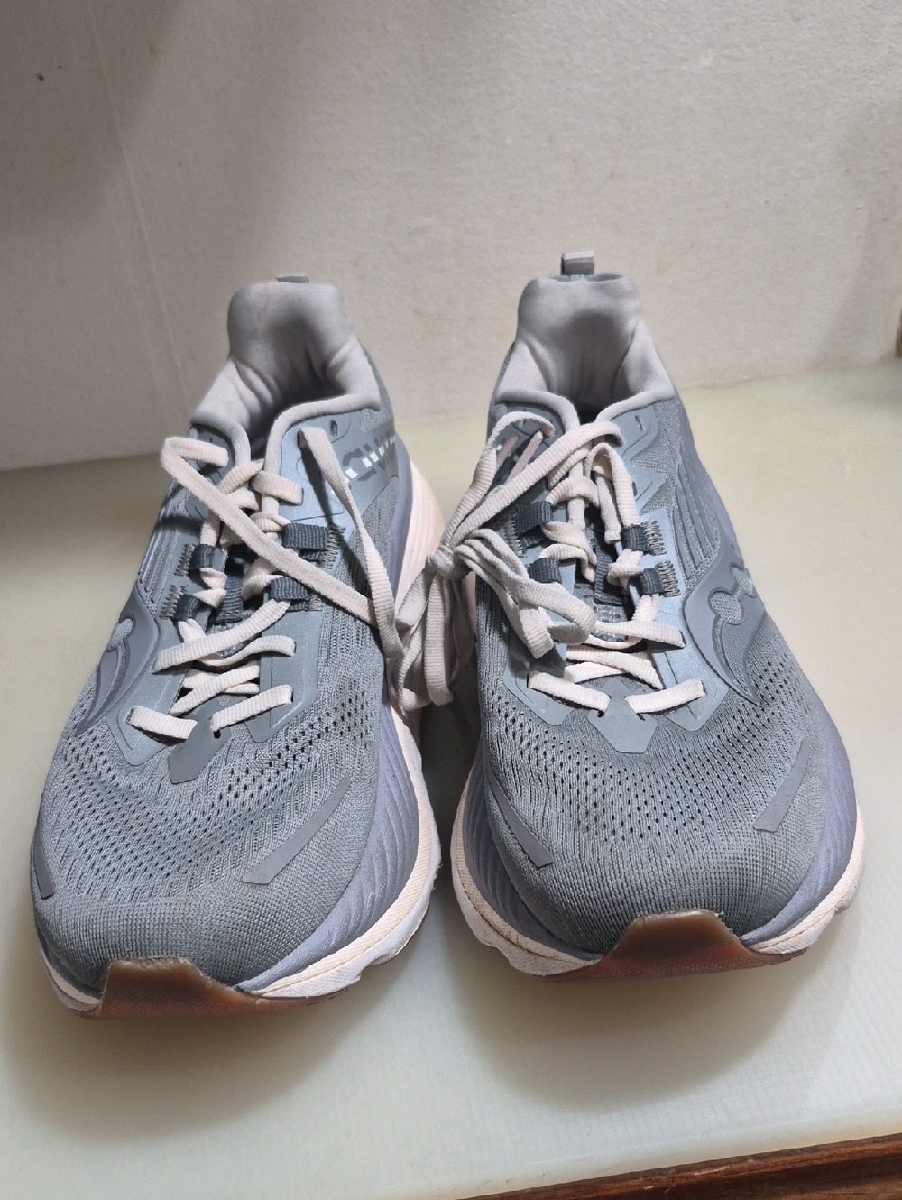 Saucony Women's Light Gray Athletic Running Shoes